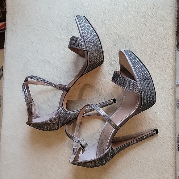 Vince Camuto Gernetto Platinum Crystal Stiletto Heels Size 7.5 - Picture 3 of 11